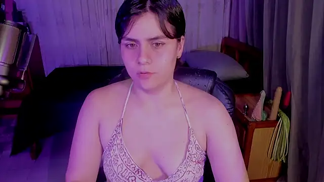 isabelacooperr online show from May 28, 6:21 am