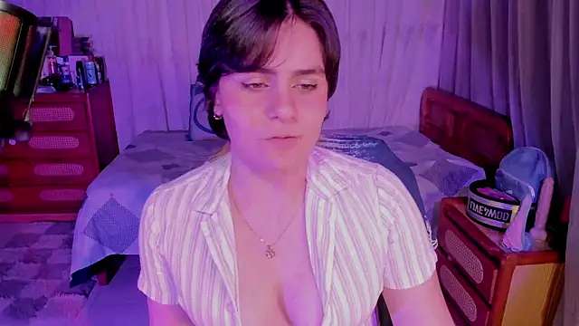 isabelacooperr online show from June 9, 6:03 am