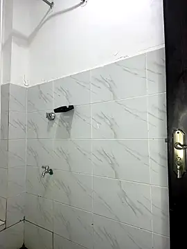 Snapshot of prettiepearl chatting on October 31, 1:17 am prettiepearl online show from October 31, 1:17 am