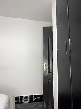 prettiepearl online show from February 9, 8:02 pm