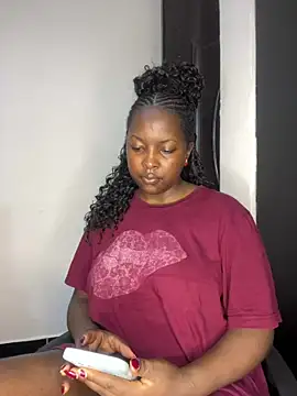 Snapshot of prettiepearl chatting on April 29, 3:43 am prettiepearl online show from April 29, 3:43 am