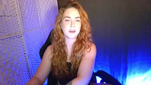 Snapshot of KayleyxEmily chatting on December 20, 9:00 pm KayleyxEmily online show from December 20, 9:00 pm