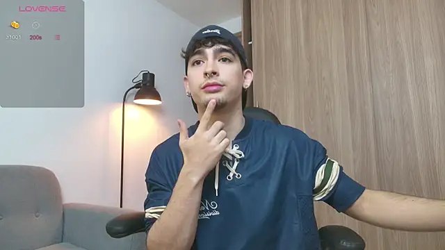 Snapshot of zenn_rush1 chatting on February 17, 1:32 pm zenn rush1 online show from February 17, 1:32 pm