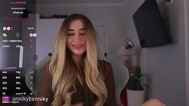 Snapshot of Coconutkittyy chatting on December 24, 5:13 pm Coconutkittyy online show from December 24, 5:13 pm