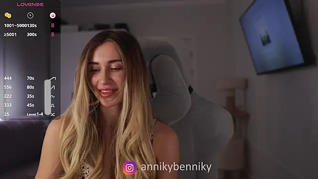 Snapshot of Coconutkittyy chatting on February 18, 6:37 pm Coconutkittyy online show from February 18, 6:37 pm