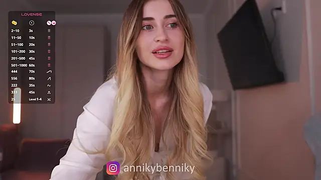 Snapshot of Coconutkittyy chatting on March 4, 2:42 pm Coconutkittyy online show from March 4, 2:42 pm