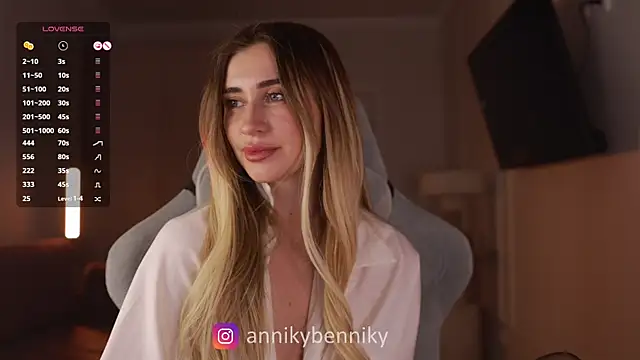 Snapshot of Coconutkittyy chatting on March 4, 8:49 pm Coconutkittyy online show from March 4, 8:49 pm