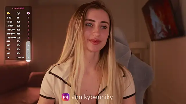 Snapshot of Coconutkittyy chatting on March 5, 6:45 pm Coconutkittyy online show from March 5, 6:45 pm