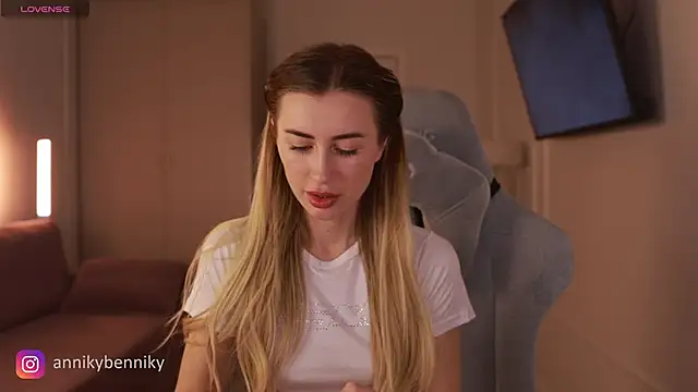 Snapshot of Coconutkittyy chatting on March 7, 6:00 pm Coconutkittyy online show from March 7, 6:00 pm