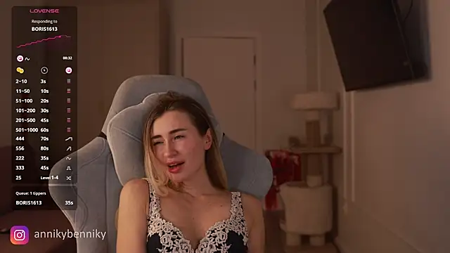 Snapshot of Coconutkittyy chatting on March 8, 12:11 am Coconutkittyy online show from March 8, 12:11 am