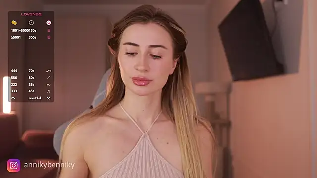 Snapshot of Coconutkittyy chatting on March 9, 2:54 pm Coconutkittyy online show from March 9, 2:54 pm