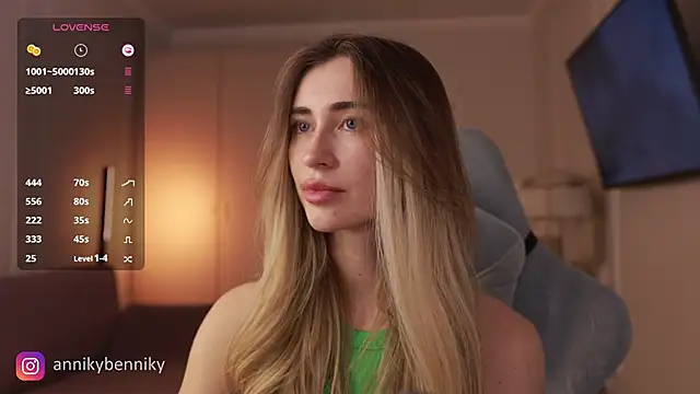 Snapshot of Coconutkittyy chatting on March 22, 6:47 pm Coconutkittyy online show from March 22, 6:47 pm