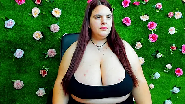 Huge Titties  online show from February 16, 4:53 am