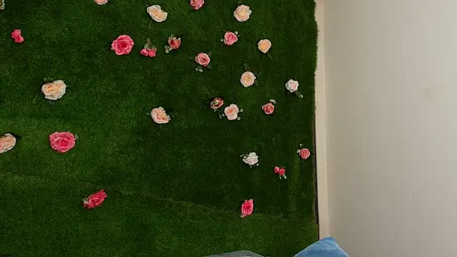 Huge Titties  online show from April 11, 7:45 am