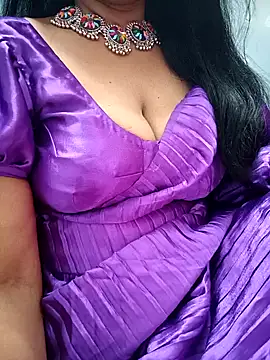 Snapshot of amala_ss chatting on January 1, 10:32 am amala ss online show from January 1, 10:32 am