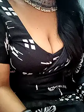 Snapshot of amala_ss chatting on January 2, 2:11 am amala ss online show from January 2, 2:11 am
