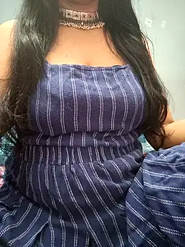 Snapshot of amala_ss chatting on January 4, 2:35 am amala ss online show from January 4, 2:35 am