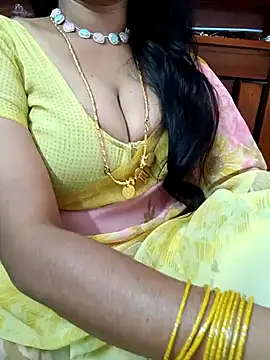 Snapshot of amala_ss chatting on February 5, 6:35 am amala ss online show from February 5, 6:35 am