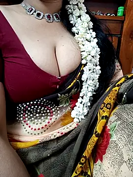 Snapshot of amala_ss chatting on March 17, 10:38 am amala ss online show from March 17, 10:38 am