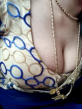 Snapshot of amala_ss chatting on October 3, 8:00 am amala ss online show from October 3, 8:00 am