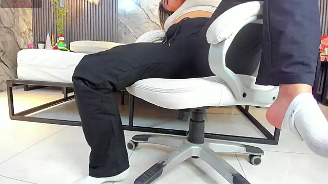 julietha taylor online show from December 19, 3:35 am