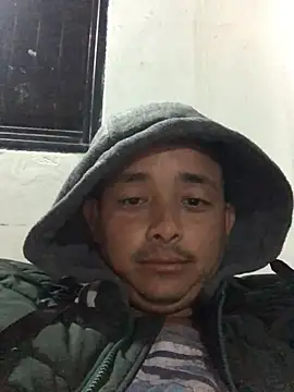 isacalejandroo online show from January 4, 1:52 am