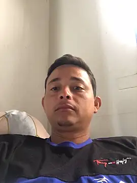 isacalejandroo online show from January 21, 4:27 pm