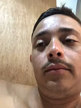 isacalejandroo online show from February 14, 7:44 pm