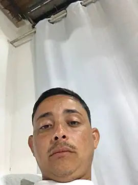 isacalejandroo online show from February 20, 12:19 am