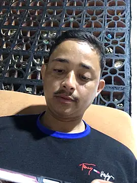 isacalejandroo online show from March 1, 4:47 am