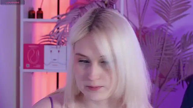 tiffannyjons online show from February 19, 6:04 pm