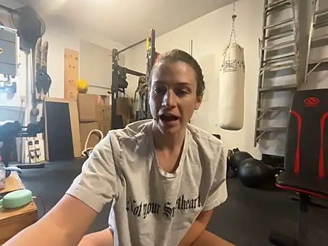 MissSwitch online show from December 6, 7:23 pm