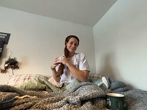 MissSwitch online show from December 19, 1:18 pm