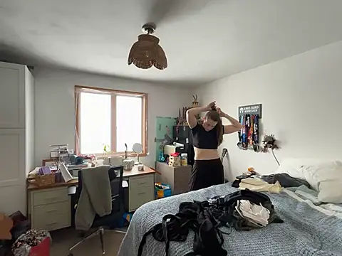 MissSwitch online show from January 15, 5:47 pm