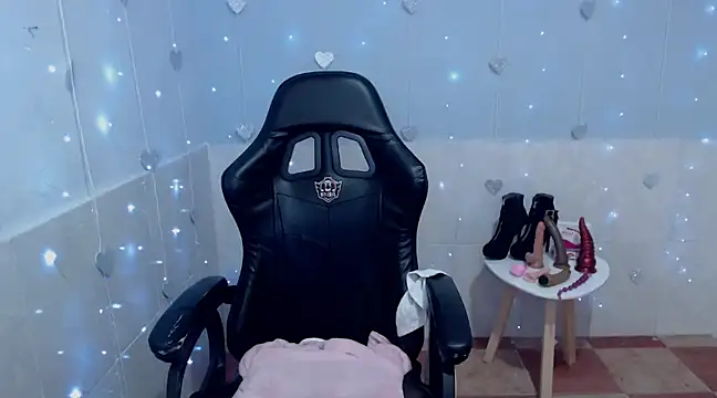 Snapshot of kiara_scottt chatting on February 1, 5:07 am kiara scottt online show from February 1, 5:07 am