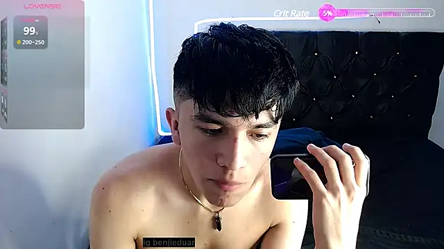 Snapshot of benji_hoter chatting on February 7, 5:29 pm benji hoter online show from February 7, 5:29 pm