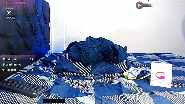 Snapshot of benji_hoter chatting on February 28, 10:06 pm benji hoter online show from February 28, 10:06 pm