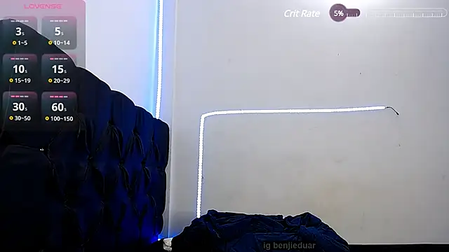 Snapshot of benji_hoter chatting on March 7, 10:10 pm benji hoter online show from March 7, 10:10 pm