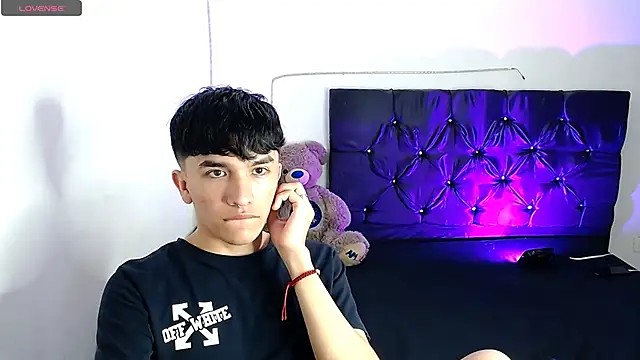 Snapshot of benji_hoter chatting on September 29, 8:46 pm benji hoter online show from September 29, 8:46 pm