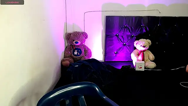 Snapshot of benji_hoter chatting on October 11, 3:10 pm benji hoter online show from October 11, 3:10 pm