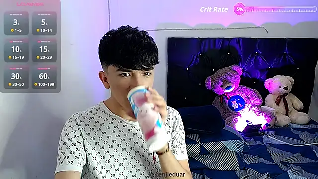 Snapshot of benji_hoter chatting on October 23, 6:28 pm benji hoter online show from October 23, 6:28 pm