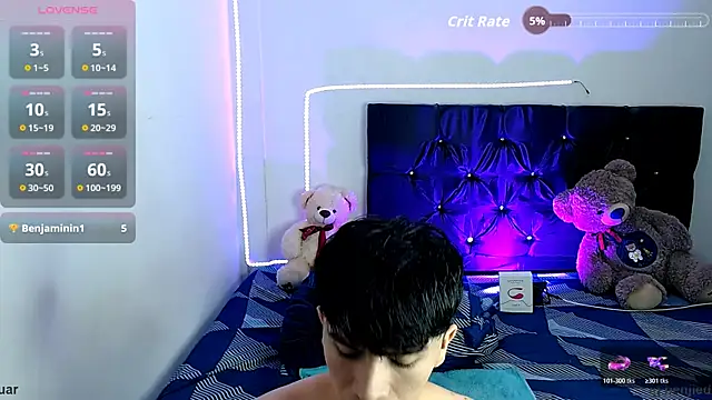 Snapshot of benji_hoter chatting on October 27, 8:24 pm benji hoter online show from October 27, 8:24 pm