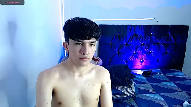 Snapshot of benji_hoter chatting on November 8, 11:14 pm benji hoter online show from November 8, 11:14 pm