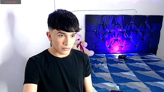 Snapshot of benji_hoter chatting on November 12, 9:58 pm benji hoter online show from November 12, 9:58 pm