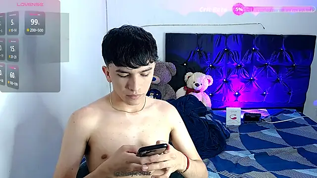 Snapshot of benji_hoter chatting on November 14, 10:18 pm benji hoter online show from November 14, 10:18 pm