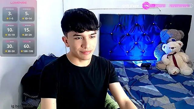 Snapshot of benji_hoter chatting on November 21, 12:21 am benji hoter online show from November 21, 12:21 am