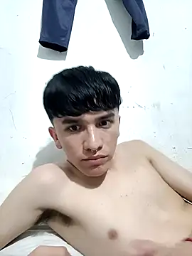 Snapshot of benji_hoter chatting on November 27, 12:35 am benji hoter online show from November 27, 12:35 am