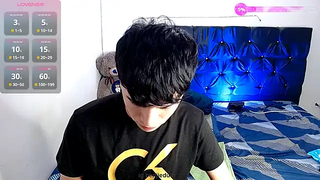 Snapshot of benji_hoter chatting on November 29, 12:24 am benji hoter online show from November 29, 12:24 am