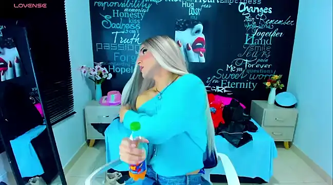 DarianaGia online show from December 11, 6:14 am