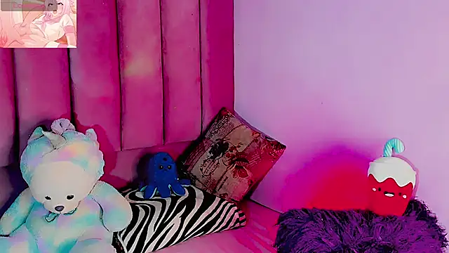 dollswit01 online show from April 19, 11:42 am